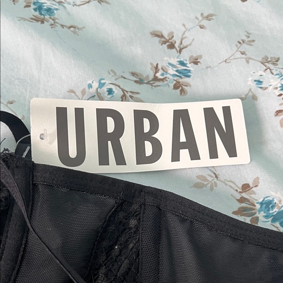 NWT Urban Outfitters Elegant Black Lace Bra - Picture 2 of 2